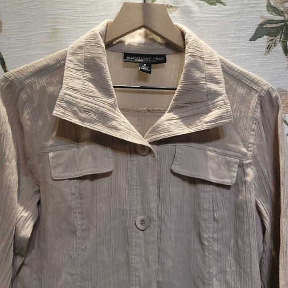 Monterey Bay Women's Beige Casual Button-down Blouse Size Medium - Picture 10 of 10